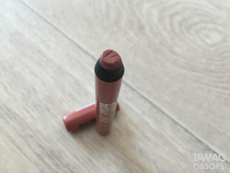 Губная помада Essence Glossy Stick Lip Colour (2 г) [02 clear nude, карамельный]
