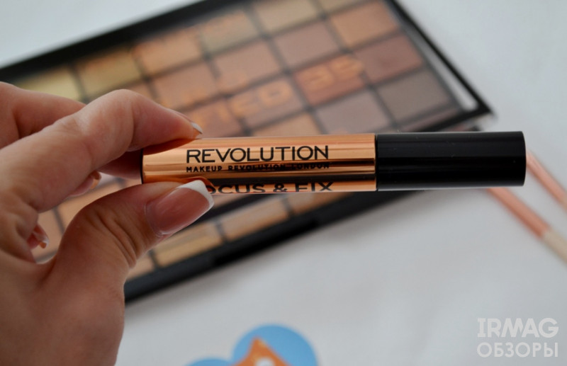 Набор для макияжа Makeup Revolution Amplified 35 Eyeshadow Palette Naked Golds Kit