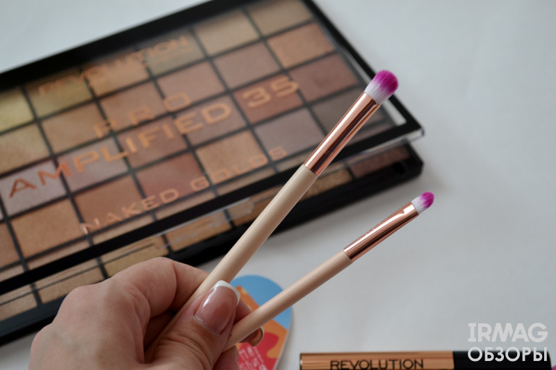 Набор для макияжа Makeup Revolution Amplified 35 Eyeshadow Palette Naked Golds Kit