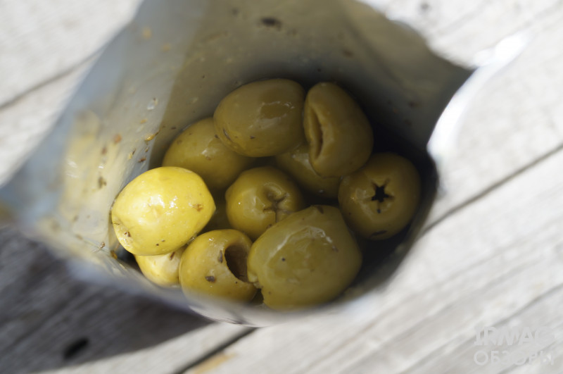 обзор на оливки от Bonduelle c тимьяном и чесноком и с лимоном в мягкой упаковке