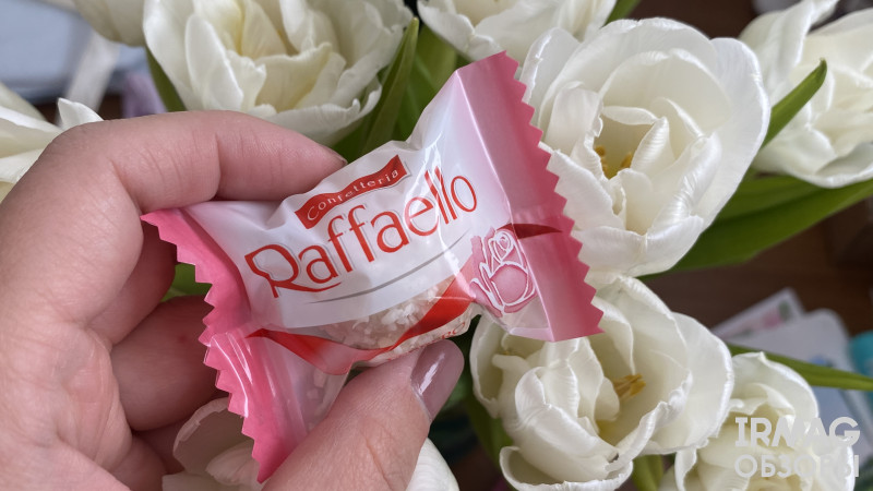 Конфеты Ferrero Raffaello со вкусом кокоса и розы (150 г)