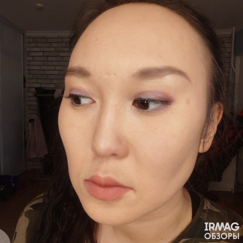 Палетка теней Makeup Revolution Re-Loaded Palette Visionary (15 x 1.1 г)