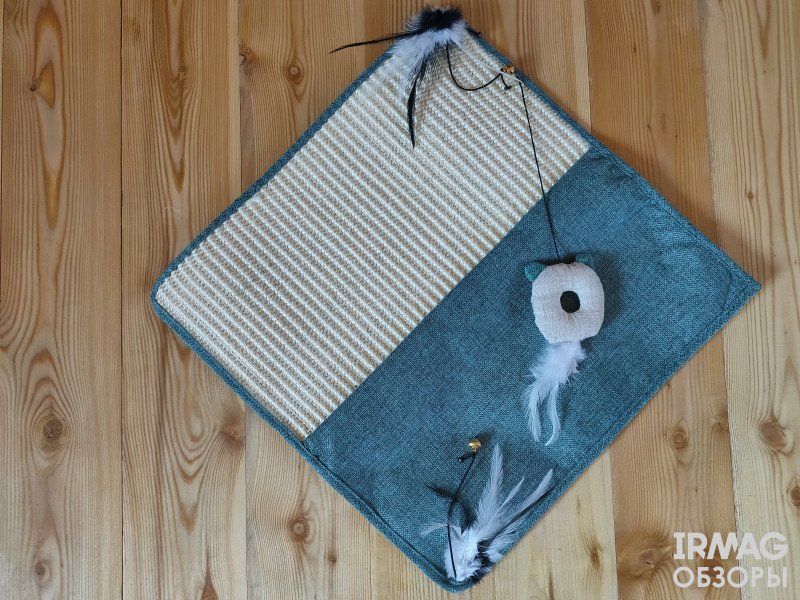 Коврик-когтеточка Triol из сизаля с игрушкой Инь-янь (400 х 400 мм)