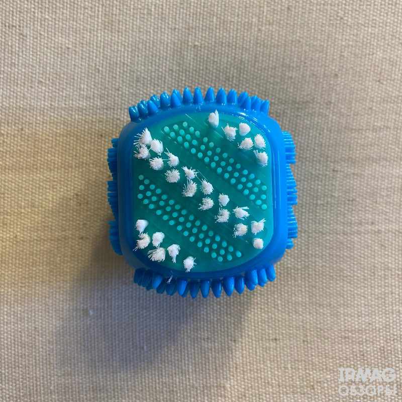Игрушка-зубная щетка для собак Triol из термопластичной резины Куб (80 мм)