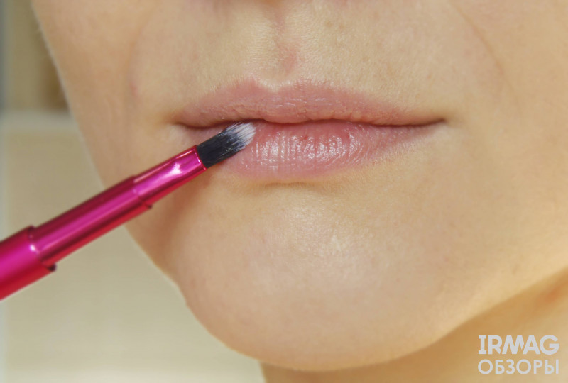 Кисть для макияжа губ Real Techniques Retractable Lip Brush синтетическая (11 см)